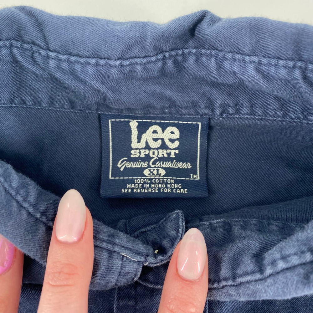 Lee Sport Genuine Casualwear Mens XL Navy Blue Button Down Shirt Pocket Logo - Picture 4 of 4